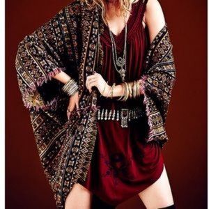 {euc} Anthropologie Woven Bohemian Fringe Wrap 🌙